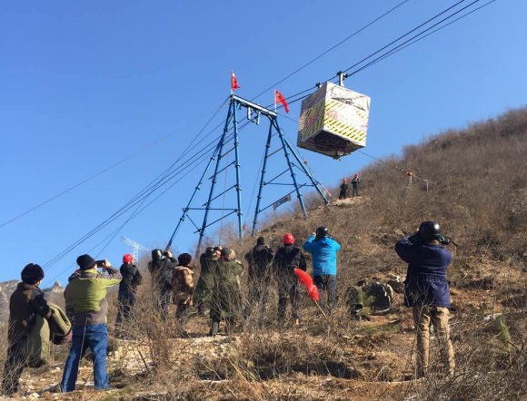 國家電網交流部對我公司研發架設8噸集中承載超重型貨運索道的試運行進行檢驗和認證